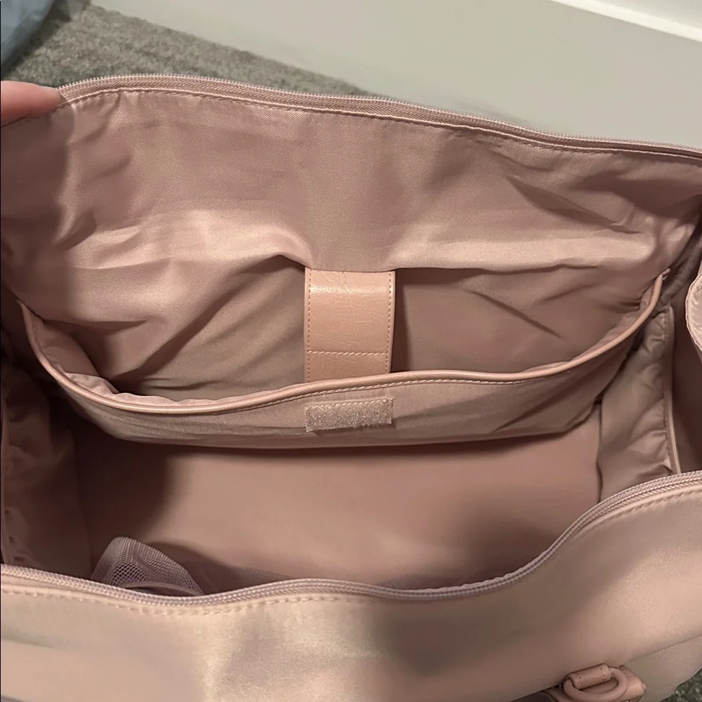 Bèis Commuter Duffle in Atlas Pink - Picture 9 of 11